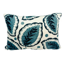 Load image into Gallery viewer, 14” X 20” William Yeoward Raffaele Fwy2588-01 Linen Navy Blue &amp; White Lumbar Pillow Cover