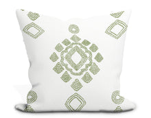 Load image into Gallery viewer, Thibaut Province Medallion Pillow