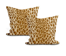 Load image into Gallery viewer, Schumacher Safari Épinglé Pillow Cover