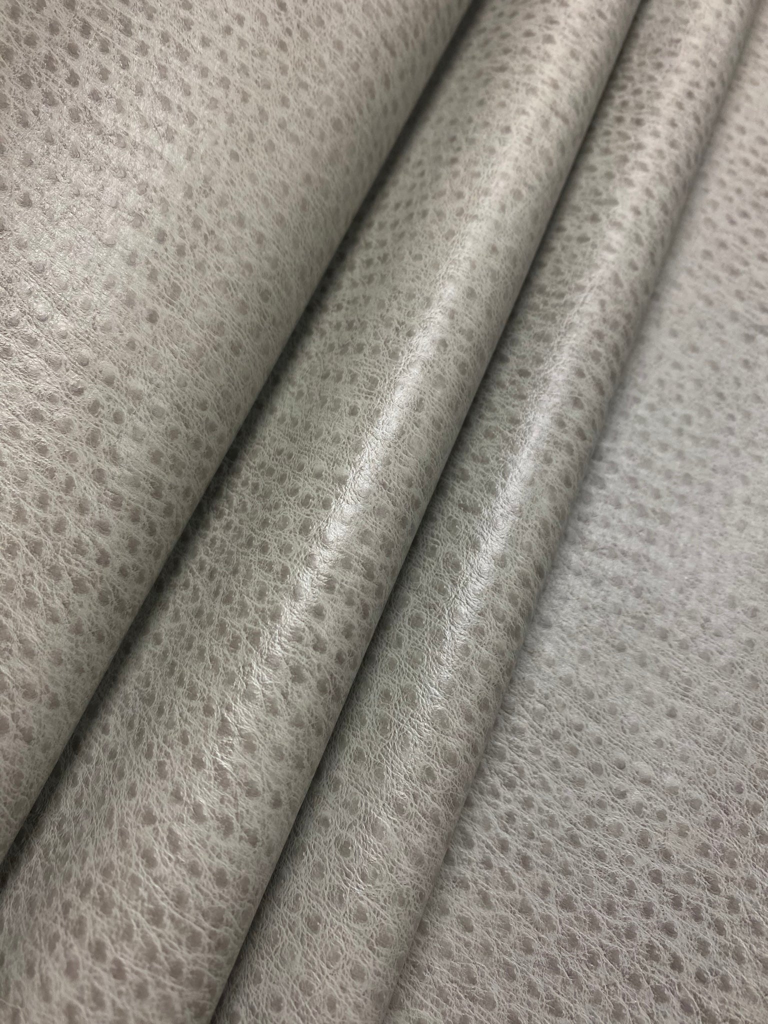 1.5 Yds Kravet Charcoal Gray Ostrich Animal hotsell Skin Faux Leather Upholstery Vinyl WHS146