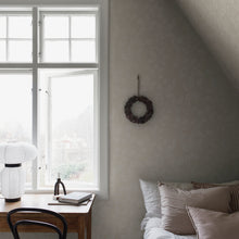 Load image into Gallery viewer, Schumacher Vildvin Wallpaper 2027 / Bone