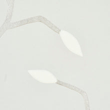 Load image into Gallery viewer, Schumacher Cymbeline Wallpaper 5011381 / Silver